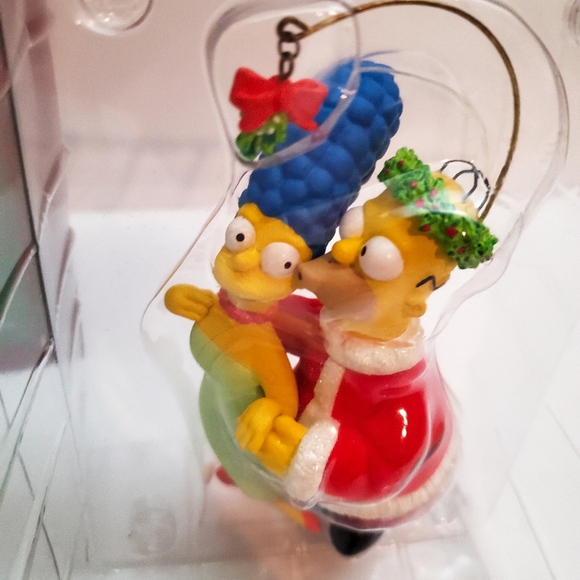 Carlton Cards Simpsons Holiday Smooches Christmas Ornament Homer Marge Mistletoe - Picture 7 of 7